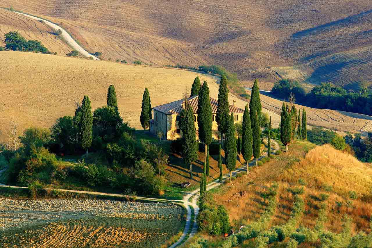 Tuscany is one of the best places for yoga retreats in Italy.. Photo by Klaus Stebani on pixabay