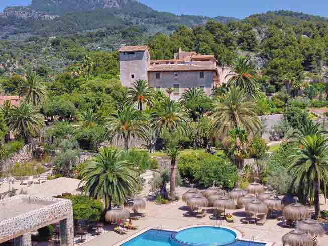 Sarah Boettger yoga retreats in Mallorca, Spain