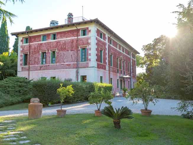 Lakshmi Rising School for Yoga & Wellness in Italy