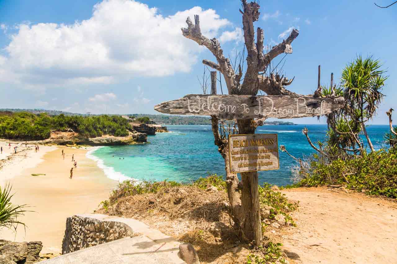 Dream beach on Nusa Lembongan, Bali. Photo by AsiaTravel on shutterstock